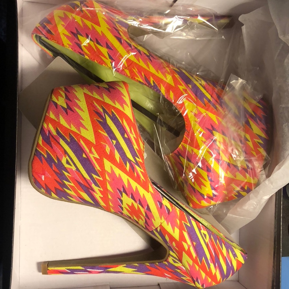 Multi-colored platform